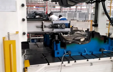 200T框架壓汽(qi)車内飾