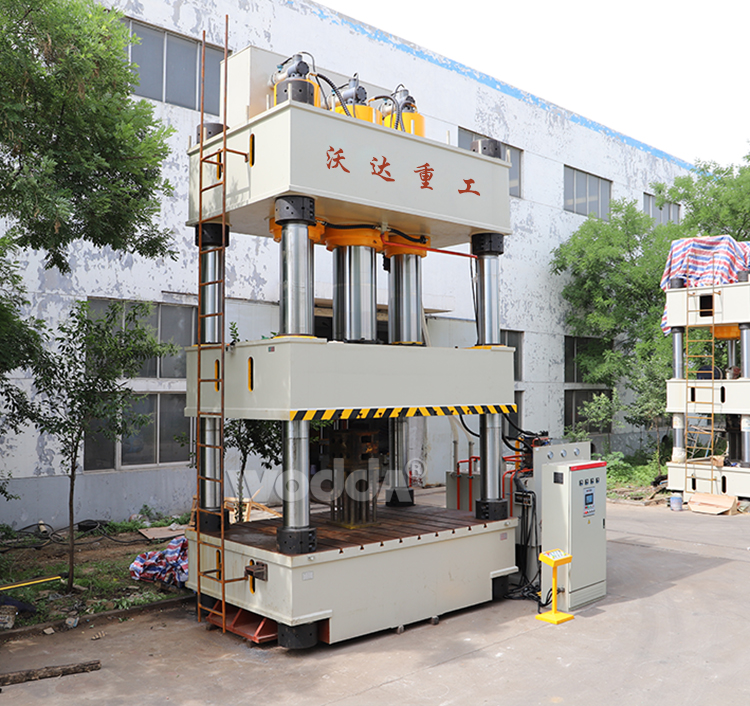 1800噸三梁四柱液壓機 1800噸三梁四柱液壓機