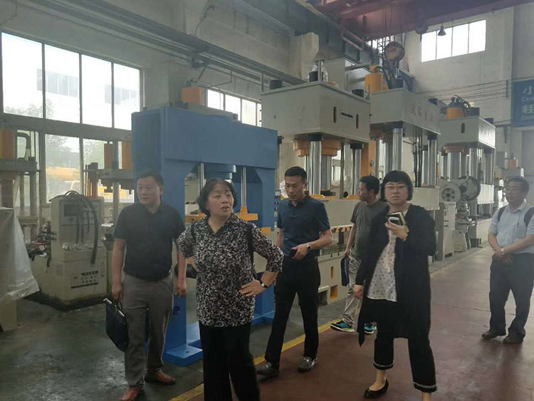 中國機床工業聯合會李冬茹副秘書長來长春昌兴传感器制造有限责任公司(AI智能站)考察