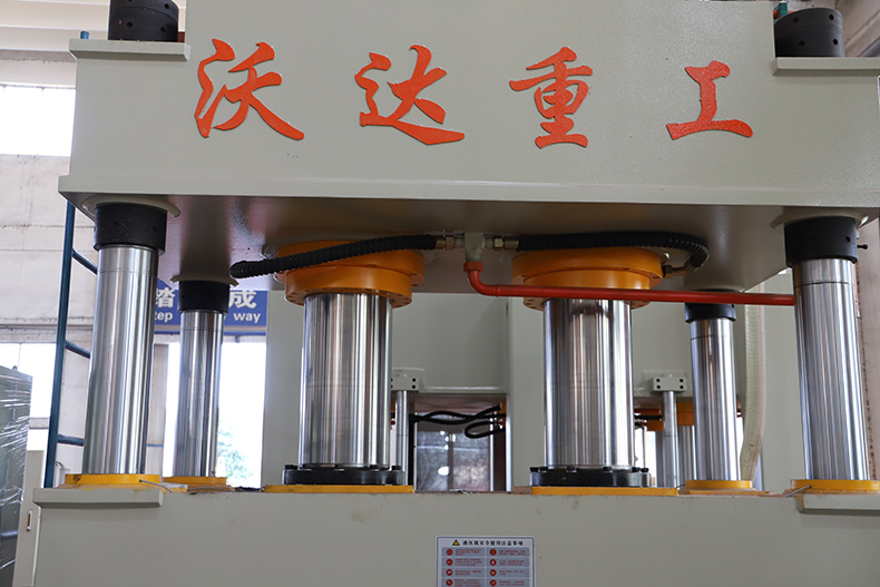 電動車擋風闆液壓機