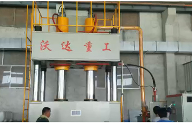 1200T化(hua)糞池模壓液壓(ya)機