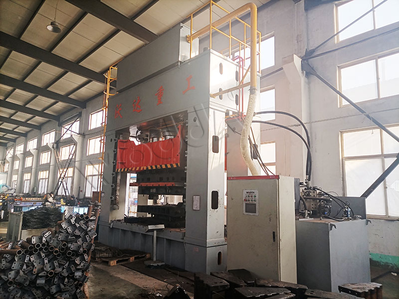 800噸框架式液壓機 800噸框架式液壓機