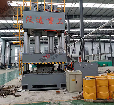 800噸汽(qi)車配件(jian)四柱液(yè)壓機