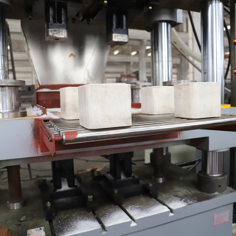 牛羊舔磚液壓機多少錢一台 牛羊舔磚液壓機多少錢一台