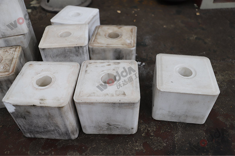 山東牛羊舔磚液壓機廠家哪家好? 山東牛羊舔磚液壓機廠家哪家好?