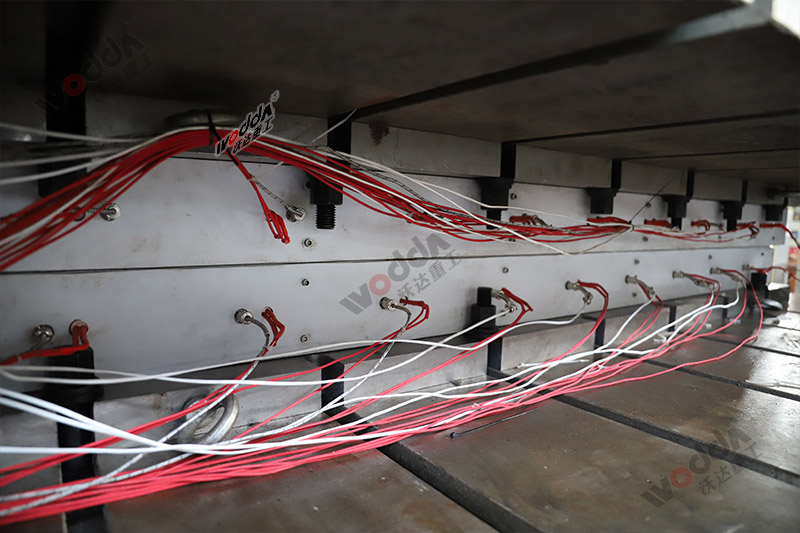 石墨烯導熱膜生産設備_1000噸液壓機_大型四柱液壓機 石墨烯導熱膜生産設備_1000噸液壓機_大型四柱液壓機