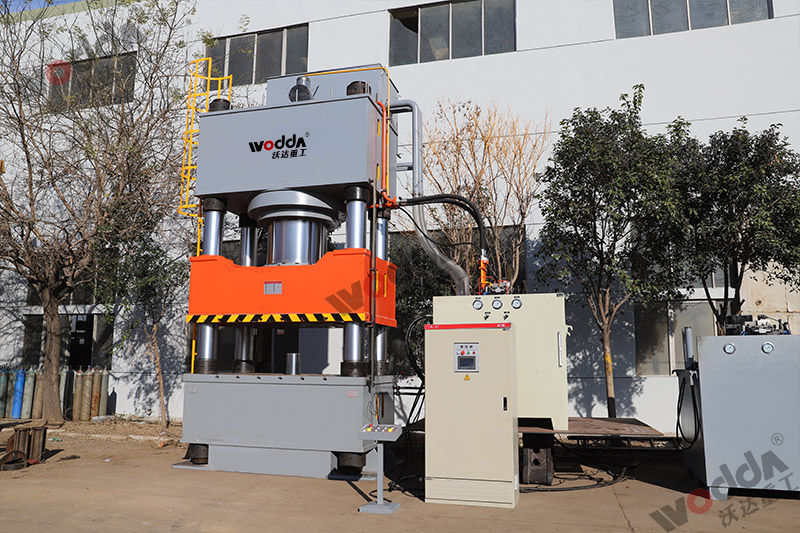 2000噸液壓機廠家怎麼選擇?