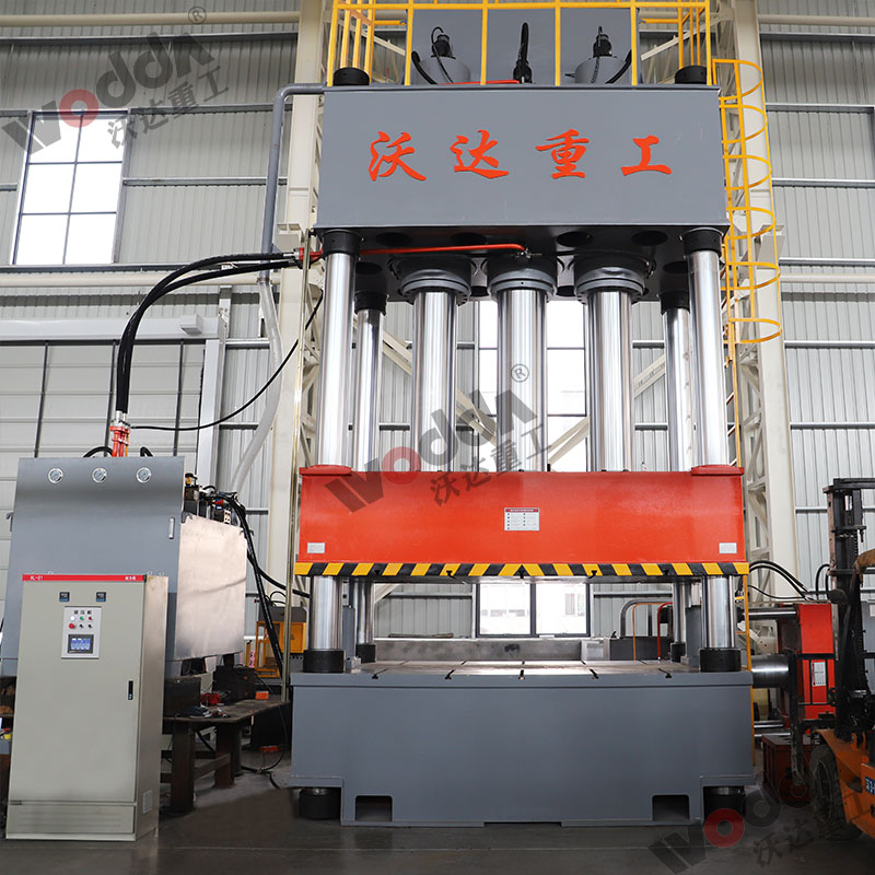 1500噸四柱液壓機 1500噸四柱液壓機