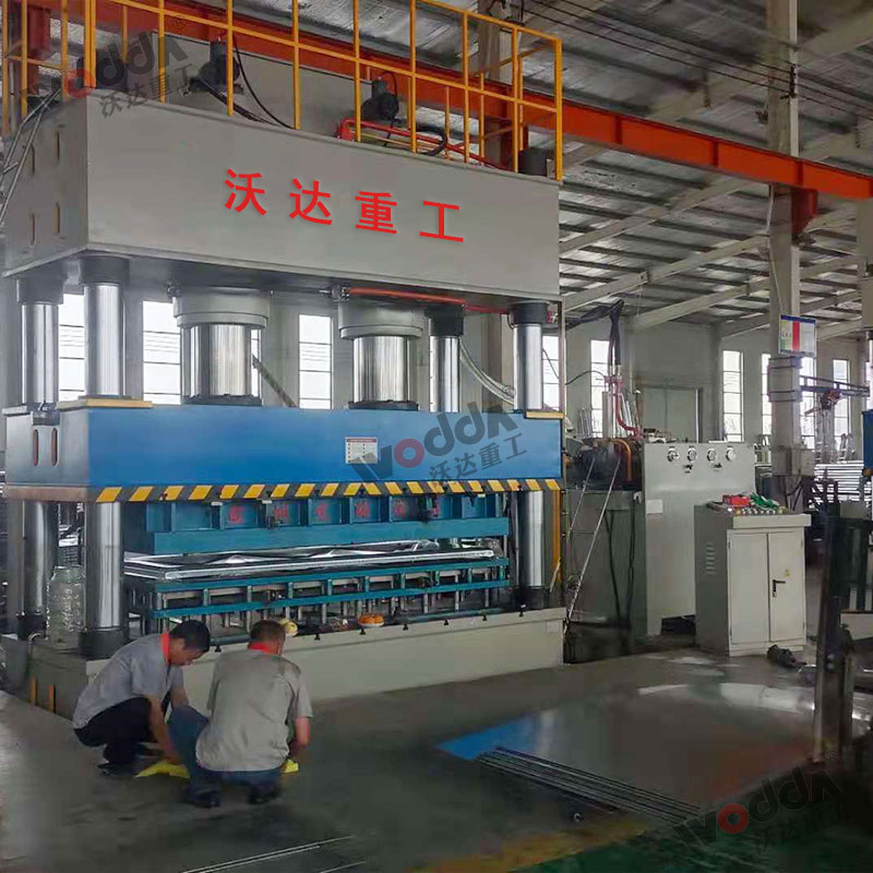 1000噸不鏽鋼門面闆壓紋成型液壓機