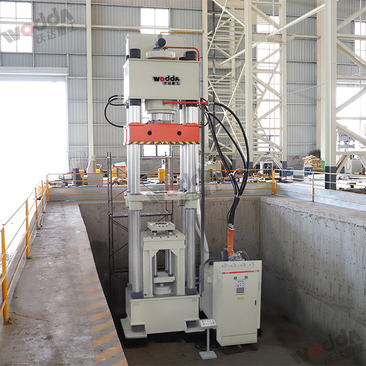 800噸匣缽液壓機(圖3) 800噸匣缽液壓機(圖3)