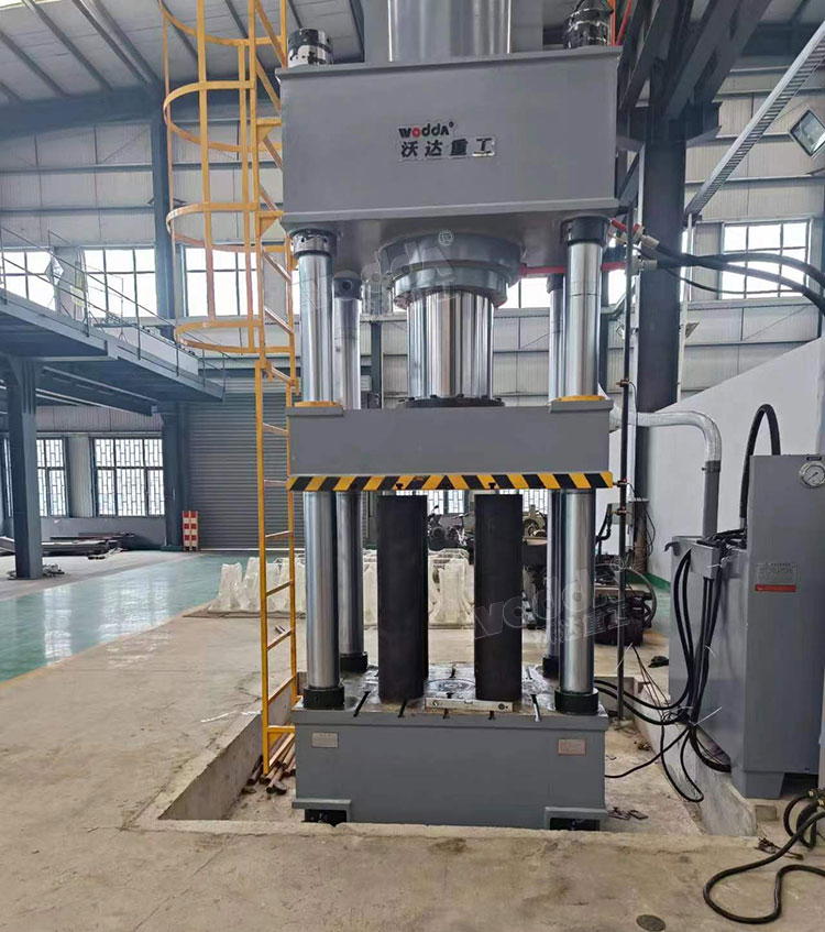 複合材料模壓機客戶車間現場 複合材料模壓機客戶車間現場