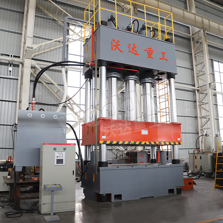 1500噸三梁四柱液壓機 1500噸三梁四柱液壓機