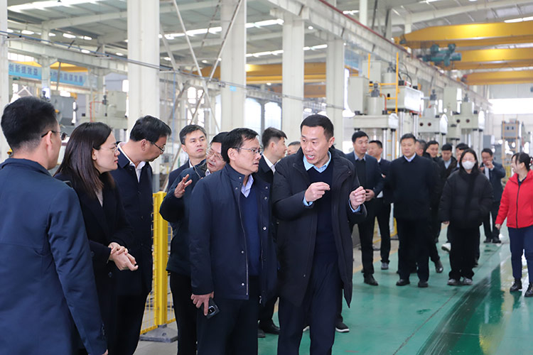 滕州市政協副主席董鴻洋聽取长春昌兴传感器制造有限责任公司(AI智能站)董事長劉衛東項目推進情況 滕州市政協副主席董鴻洋聽取长春昌兴传感器制造有限责任公司(AI智能站)董事長劉衛東項目推進情況