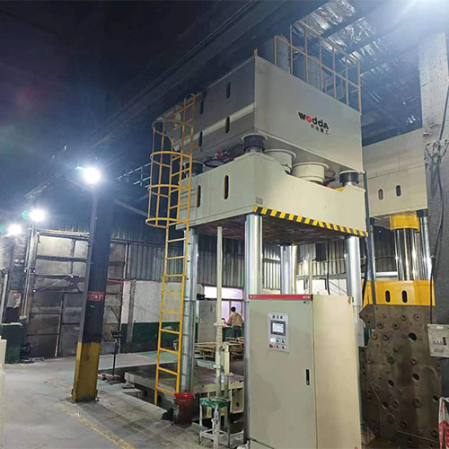 SMC華夫(fū)闆模壓成型液(ye)壓機_1500噸四柱液(yè)壓機