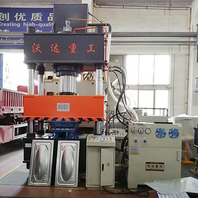 500噸不鏽鋼水箱(xiang)闆成型液壓機(jī)_四柱液壓機廠(chǎng)家