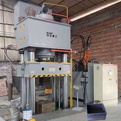 800噸石墨匣(xia)缽成型液壓(yā)機_匣缽坩埚(guō)生産設備